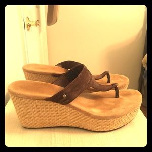 UGG wedge flip flop