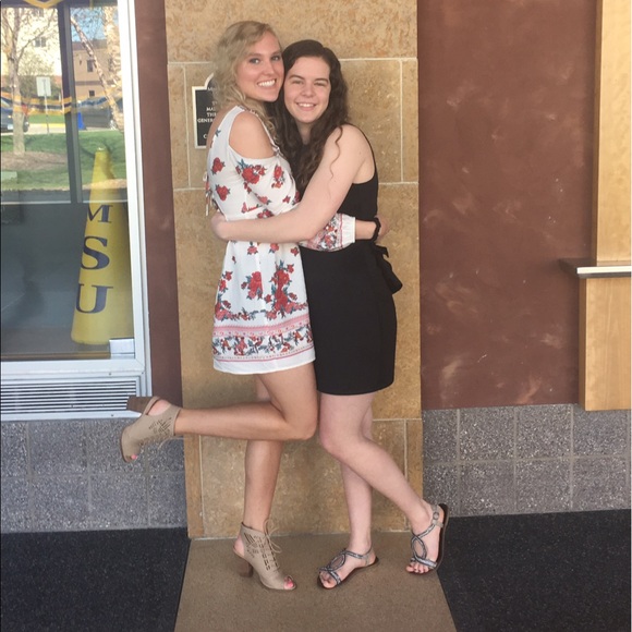 Meet your Posher, Lindsey - Picture 5 of 6