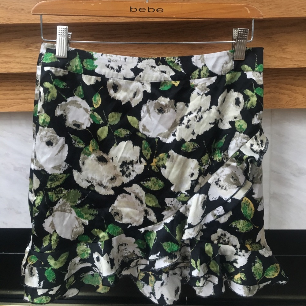 🌸Beautiful Bebe Silk Skirt🌸