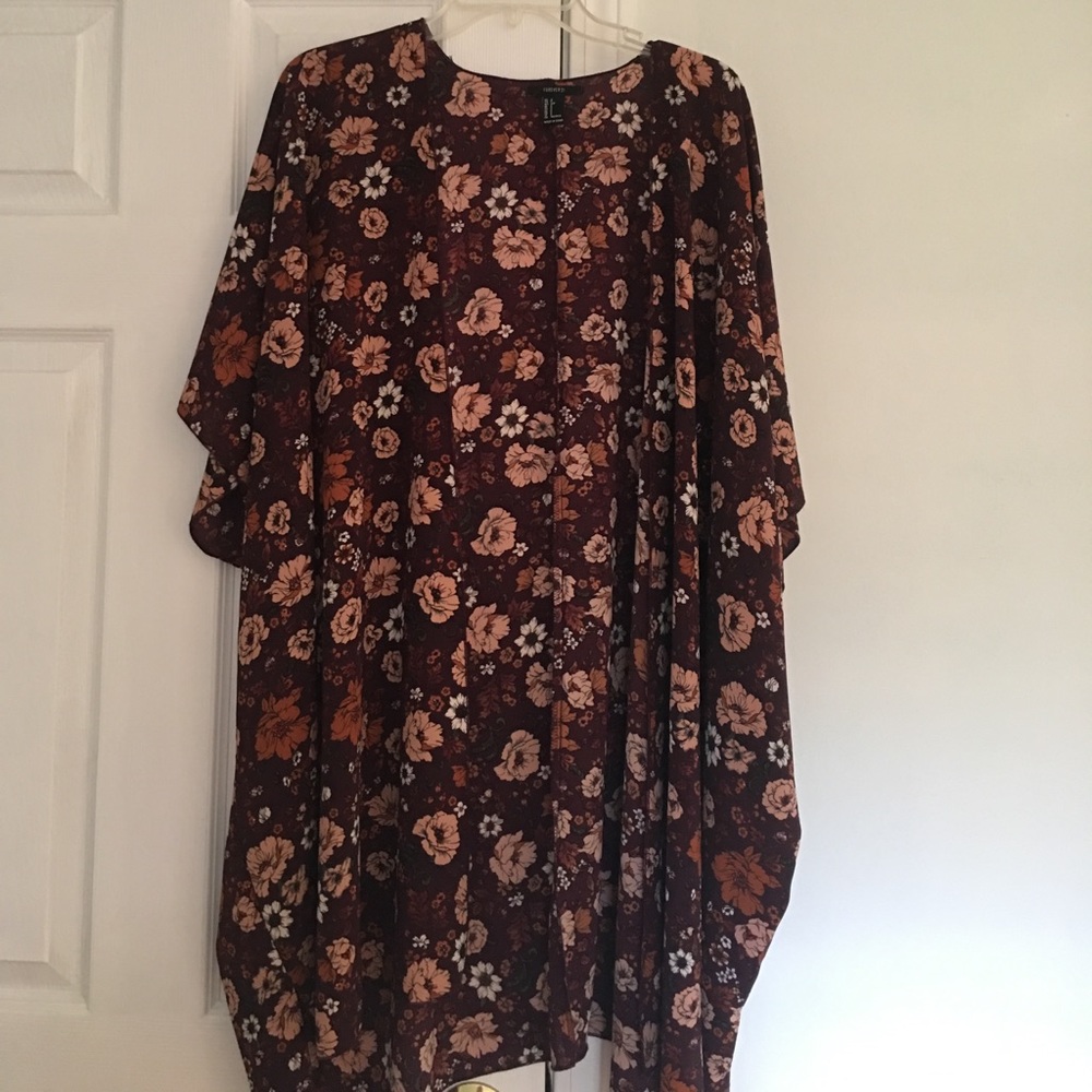 Worn once, floral kimono-style cardigan 🌹🌸🌼