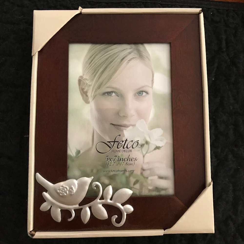 Silver bird accent frame.