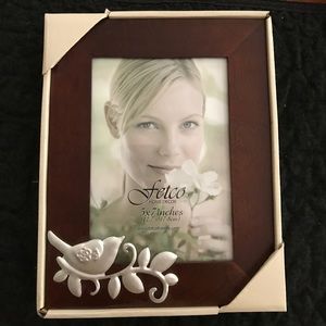 Silver bird accent frame.