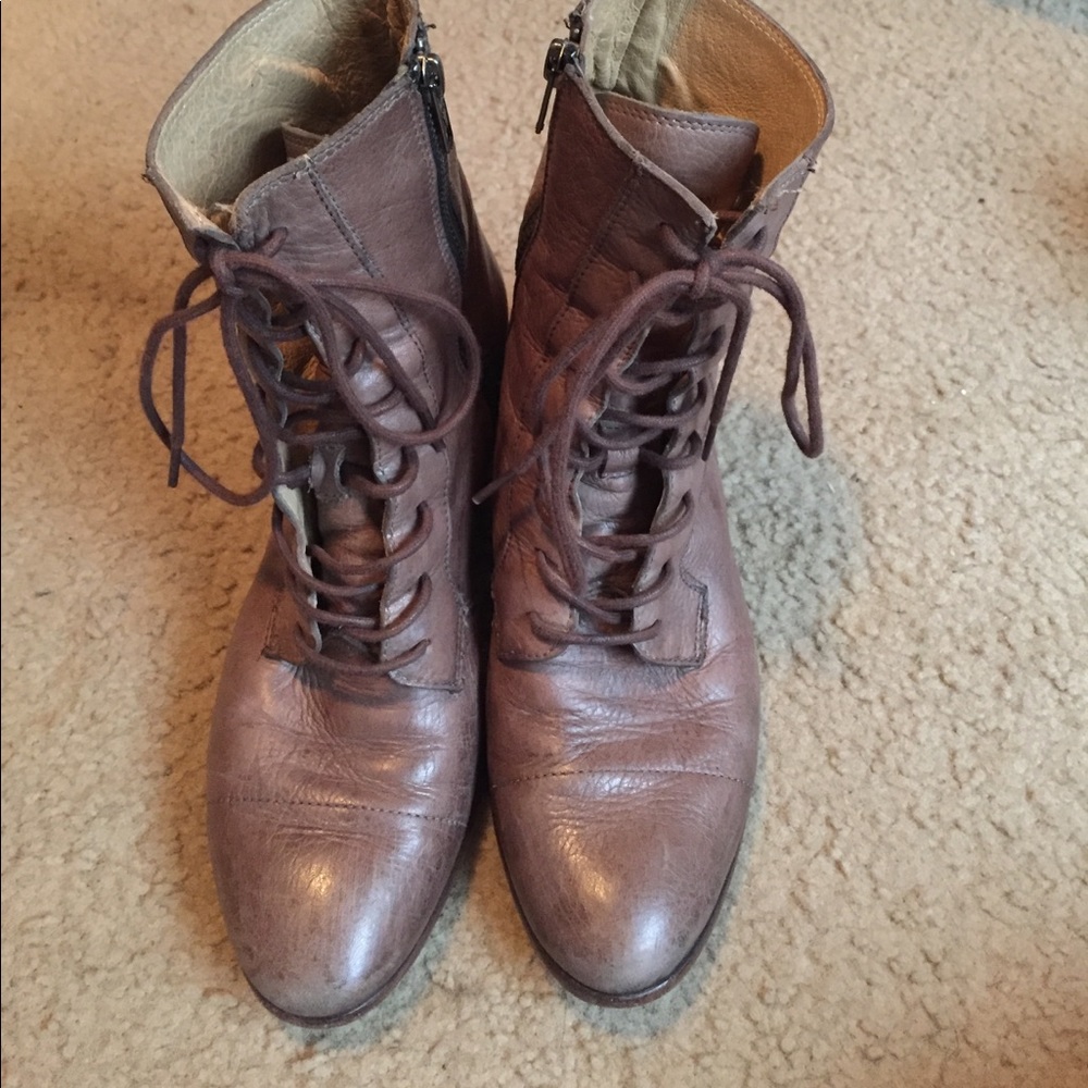 Frye sip bootie