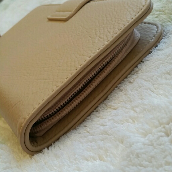 Natural hold all wallet / clutch with zipper NWT! - Picture 3 of 4