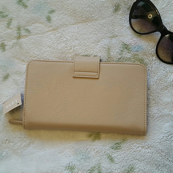 Natural hold all wallet / clutch with zipper NWT! - Picture 4 of 4