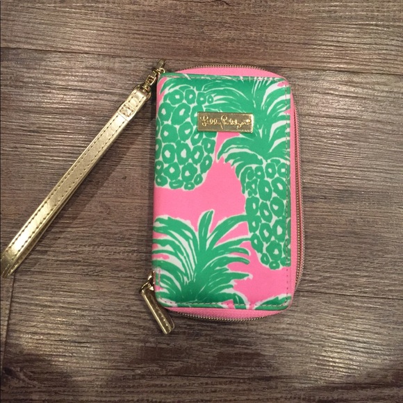 Lilly Pulitzer Handbags - Lilly Pulitzer Wristlet