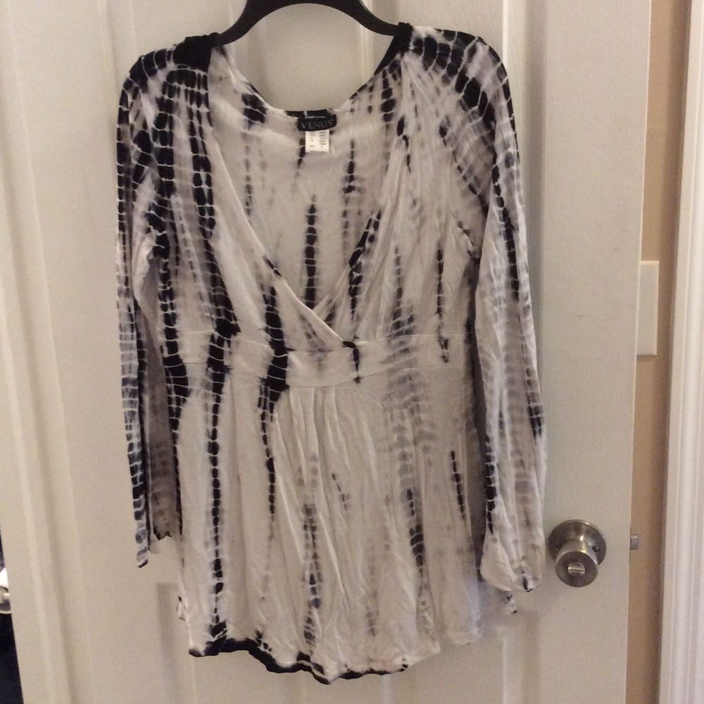 Black & white tie dye top