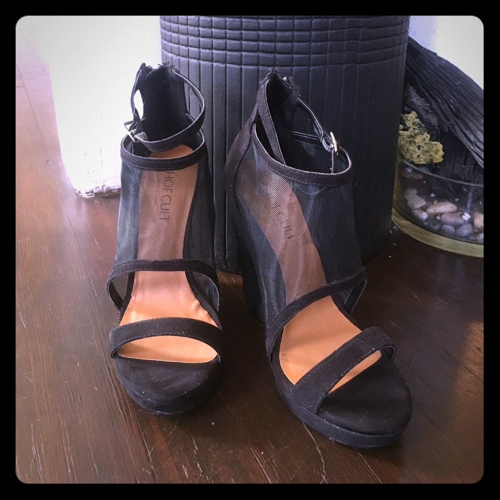 NWOB Black platform wedges