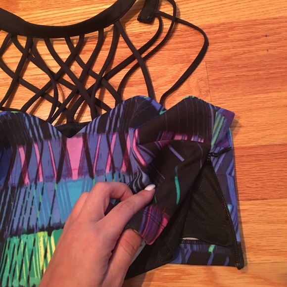 HOST PICK Bebe strappy halter crop top - Picture 5 of 5