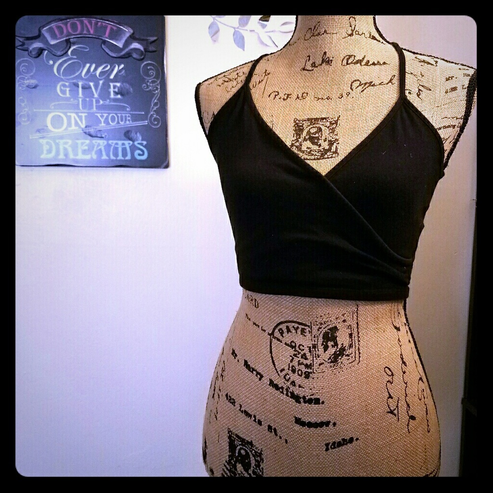 BLACK CROP TOP