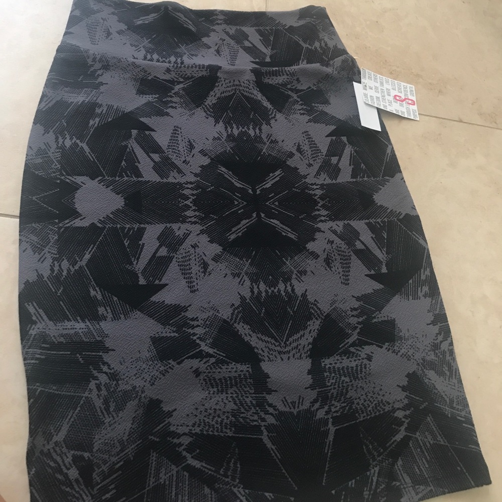 Brand new // lularoe Cassie skirt. Size small 💕💕