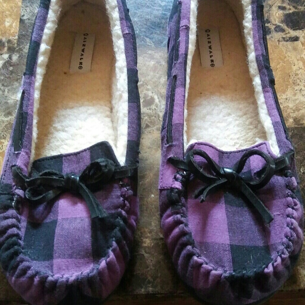 Airwalk People plaid moccasin slippera