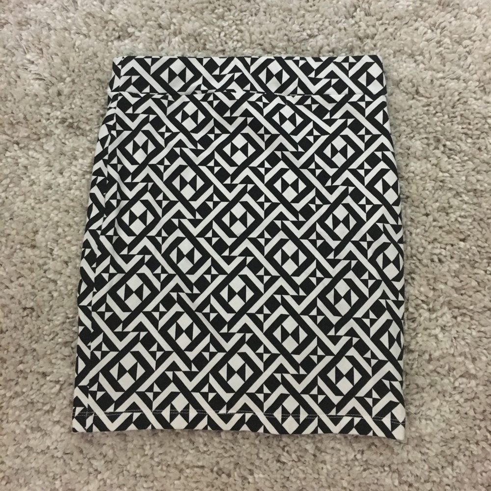 Geometric spandex mini skirt