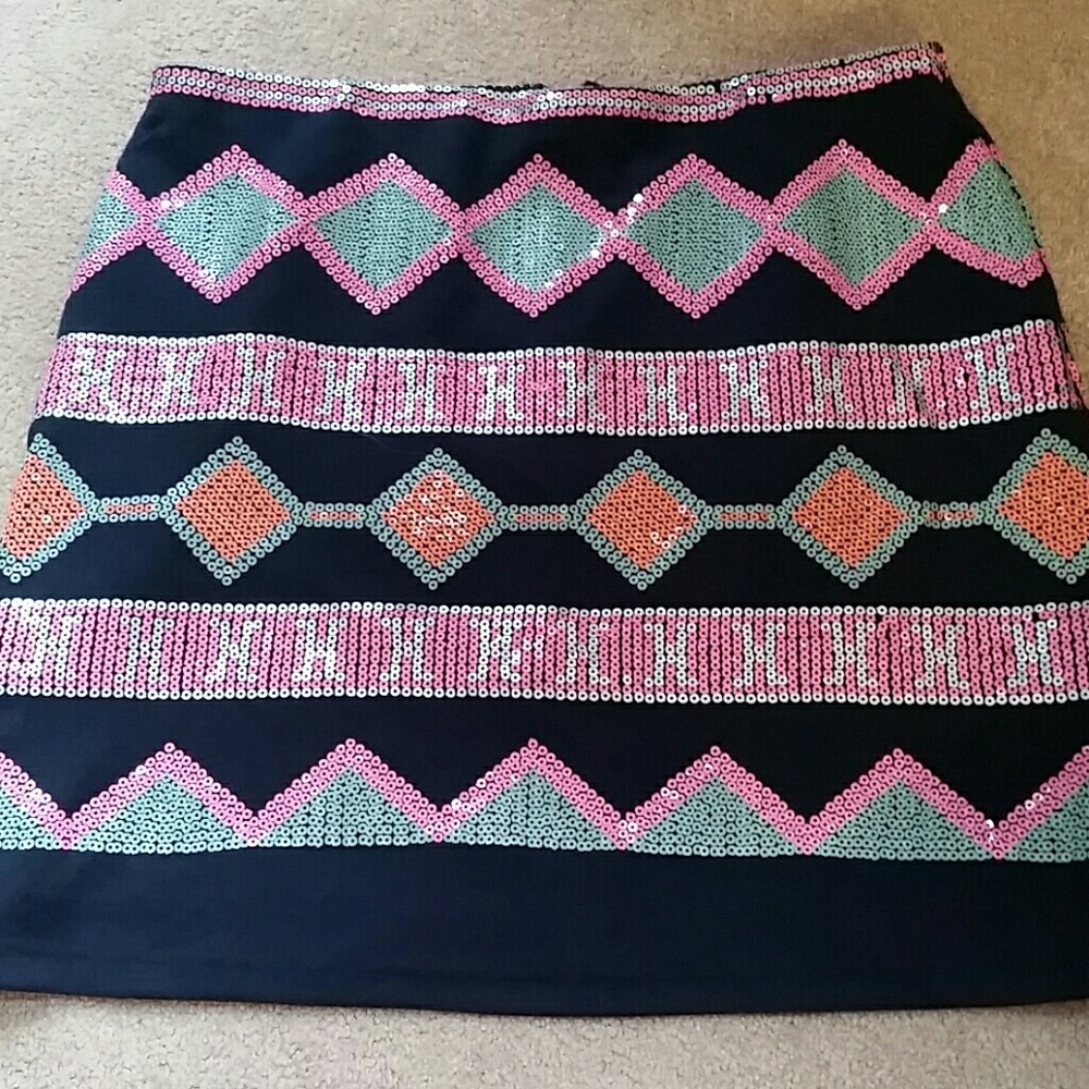 Geometric sequin mini skirt.