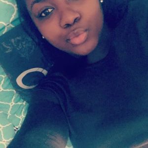 Meet your Posher, Amina