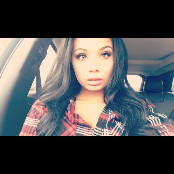 Meet your Posher, Courtney - Picture 1 of 1