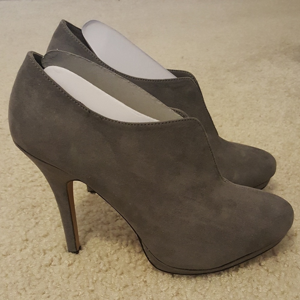 NIB gray suede booties!