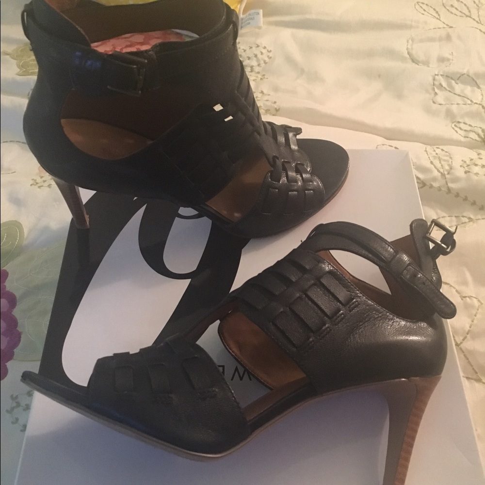 NINE WEST black leather gladiator heeled sandals