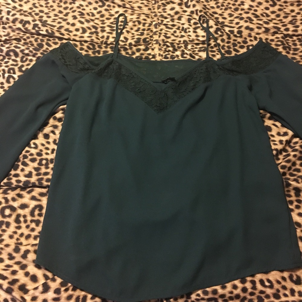 Open shoulder shirt