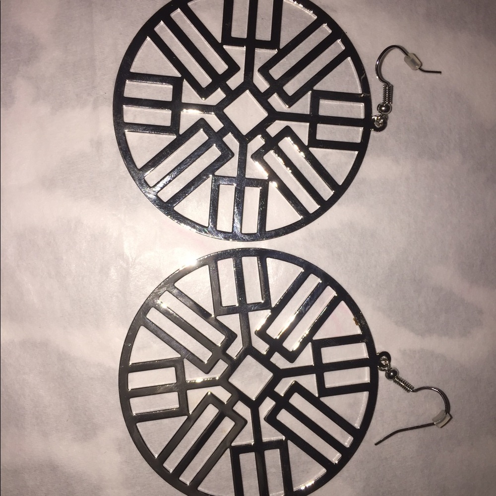 Color Me Sunday $20‼️Geometric earrings.