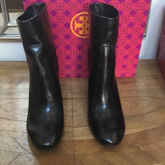 ✨HP✨ Tory Burch Devon ankle boots - Picture 2 of 7