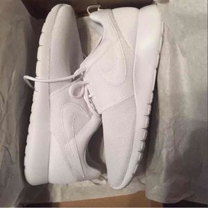 Nike shoes never worn!!
