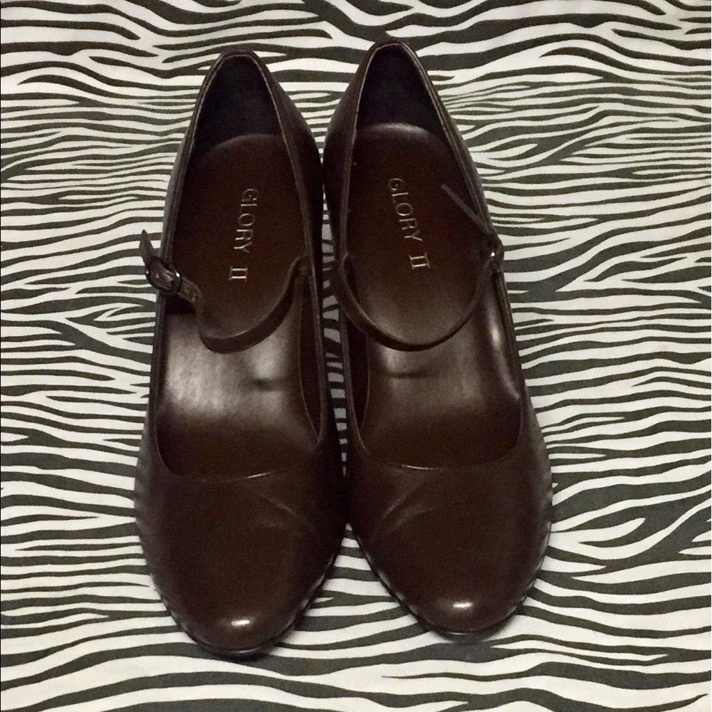 Brown 8.5M Glory 2in Ankle Strap Heels.