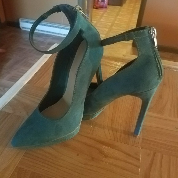 Aqua shoes 6.5 - Picture 1 of 3