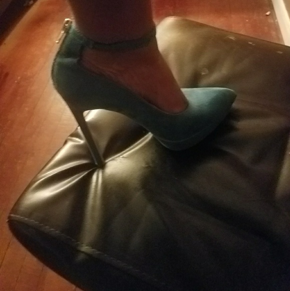 Aqua shoes 6.5 - Picture 2 of 3