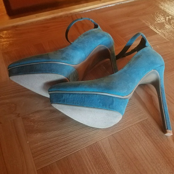 Aqua shoes 6.5 - Picture 3 of 3