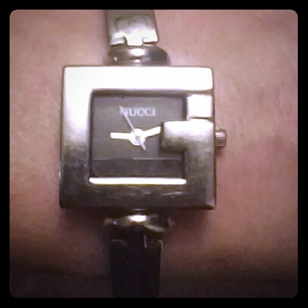GUCCI WATCH