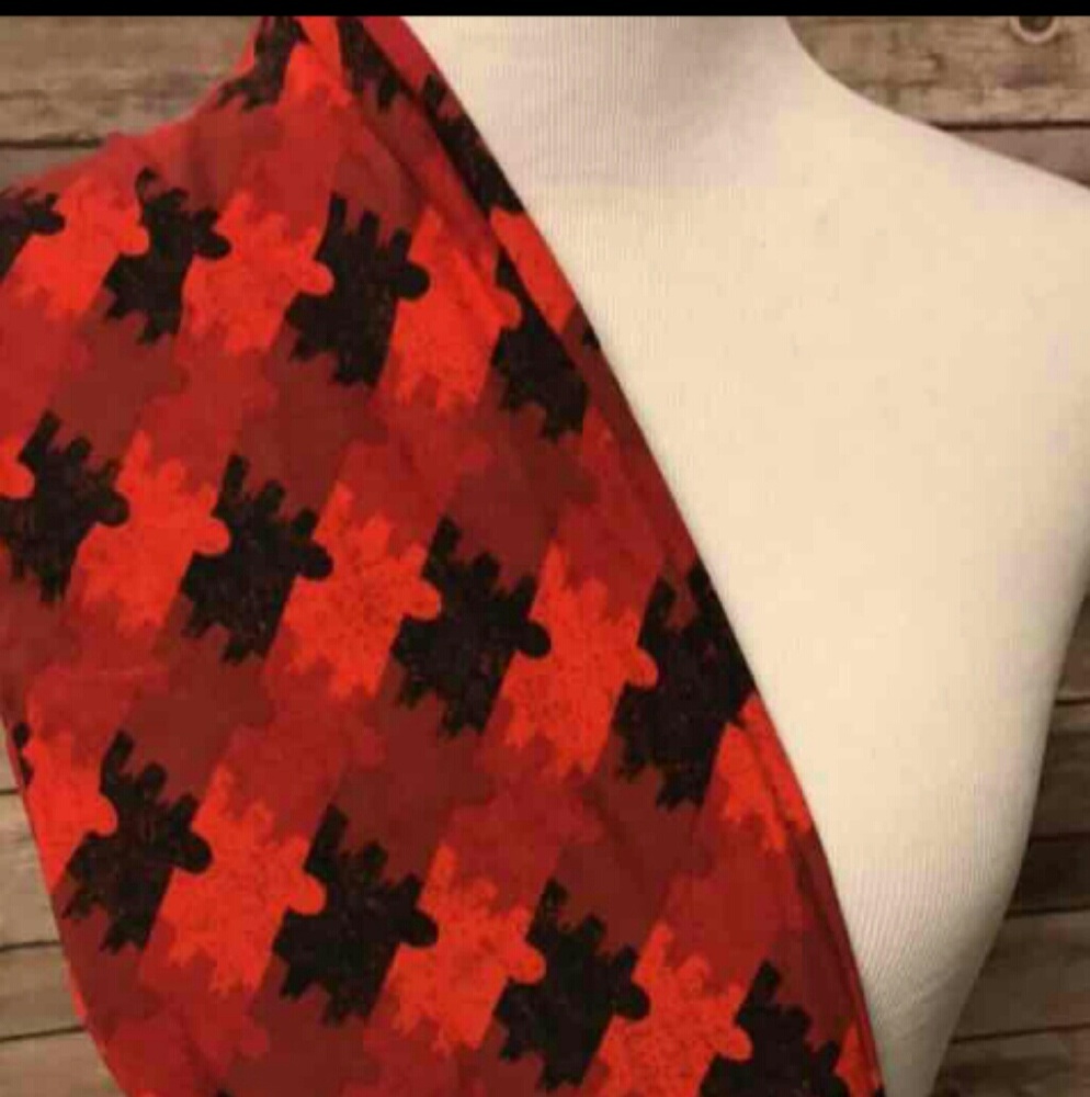 Lularoe puzzle leggings
