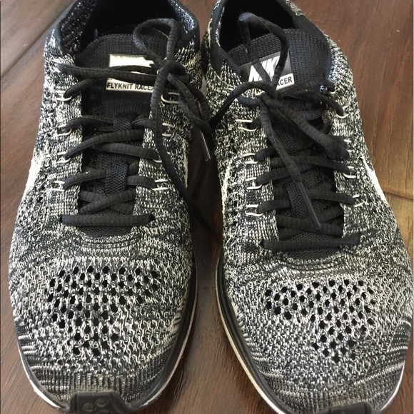 Nike Flynit Racers - Picture 2 of 3