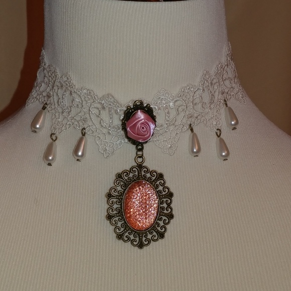 Jewelry - Choker pendant necklace