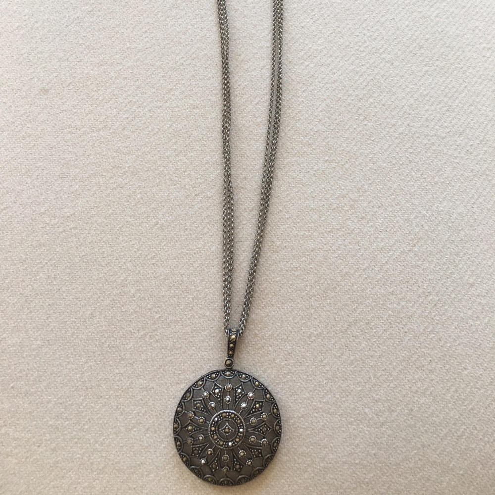 Like New Stone Metallic Pendant