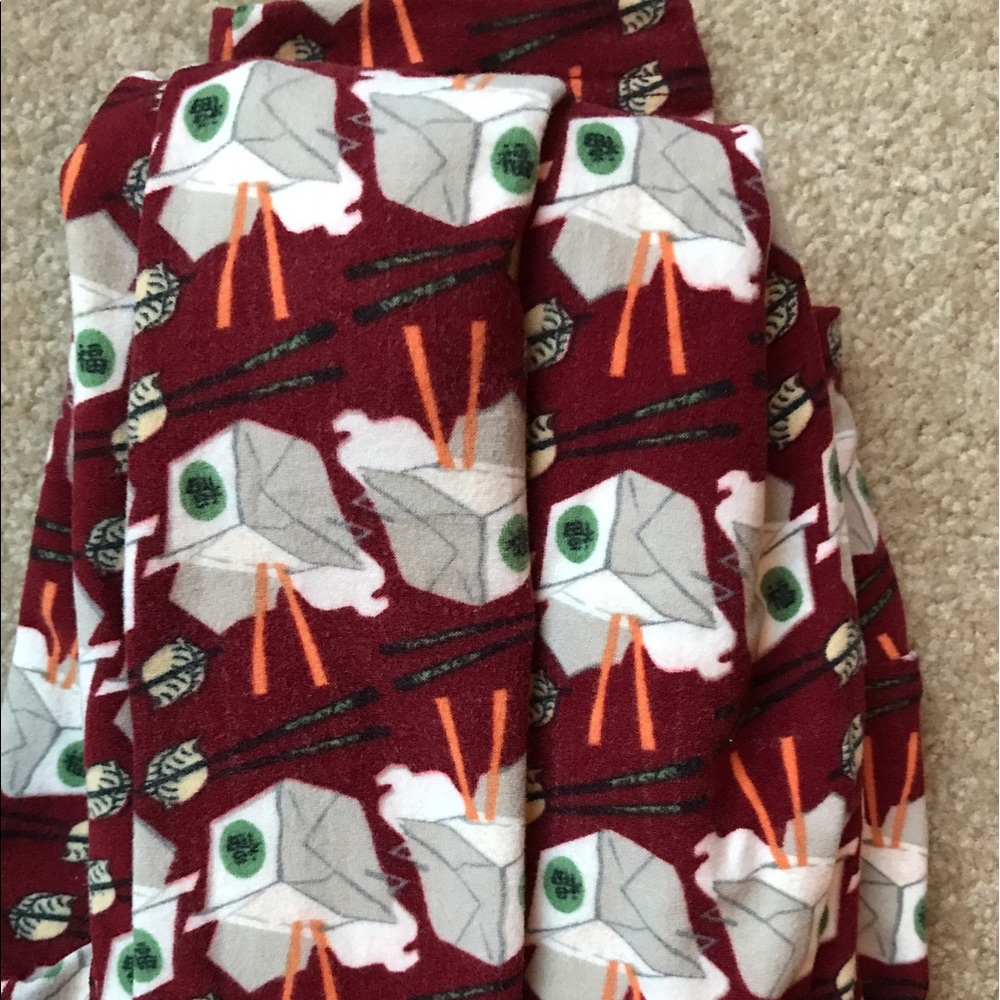 One size LuLaRoe leggings.