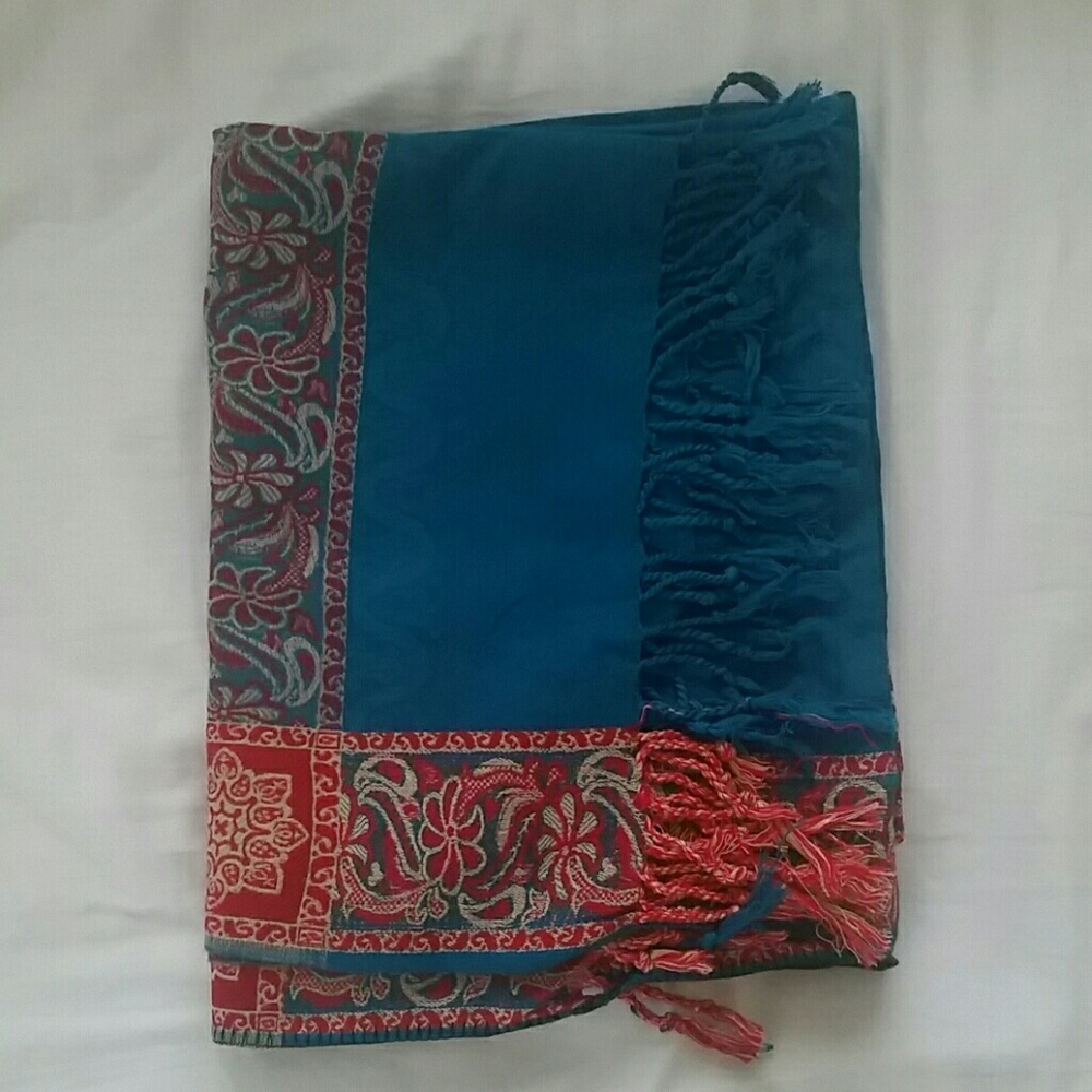 Pashmina shawl- traditional scarf from Pakistan