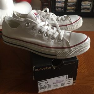 White converse low tops