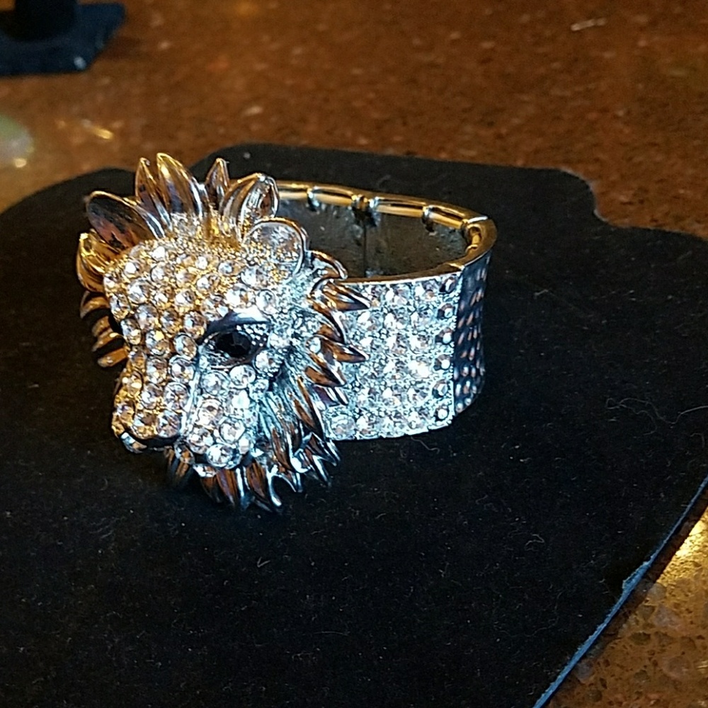 Jewelry - Picture 3 of 3