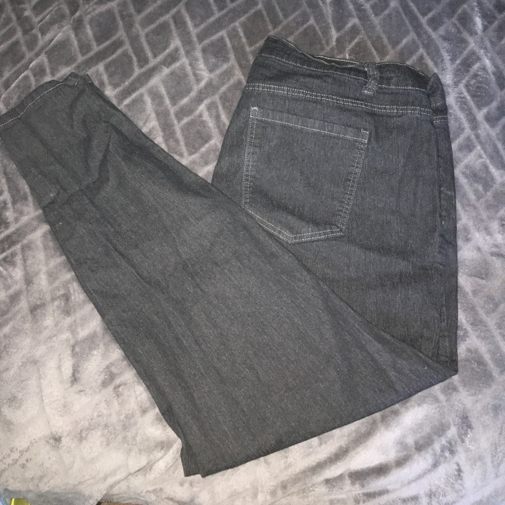 Black skinny jeans from forever21. NEVER WORN