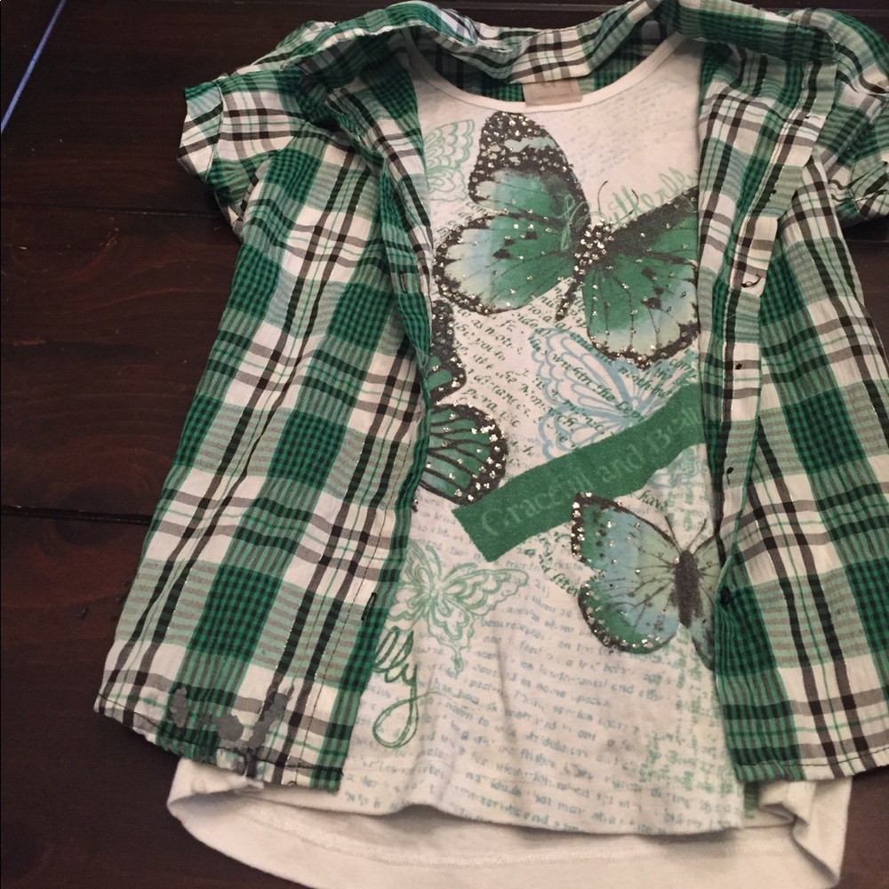 White tank top attach to short sleeve plaid shirt