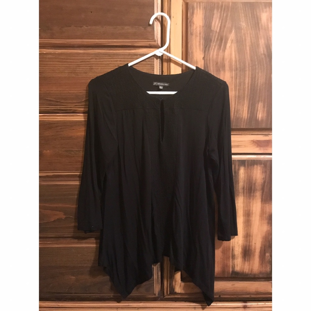 Black and loose long sleeve blouse 🤘🏻
