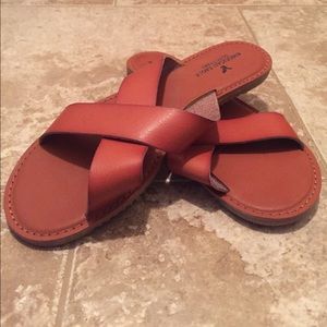 NWOT AE Sandals