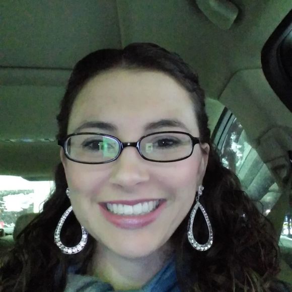 Meet your Posher, Amanda - Picture 1 of 1