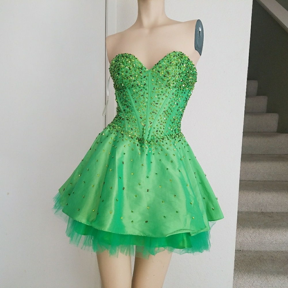 Chicas Short Prom beaded Dress Jovani Bebe