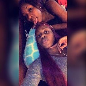 Meet your Posher, Joya