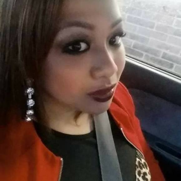 Meet your Posher, Neriza - Picture 1 of 1