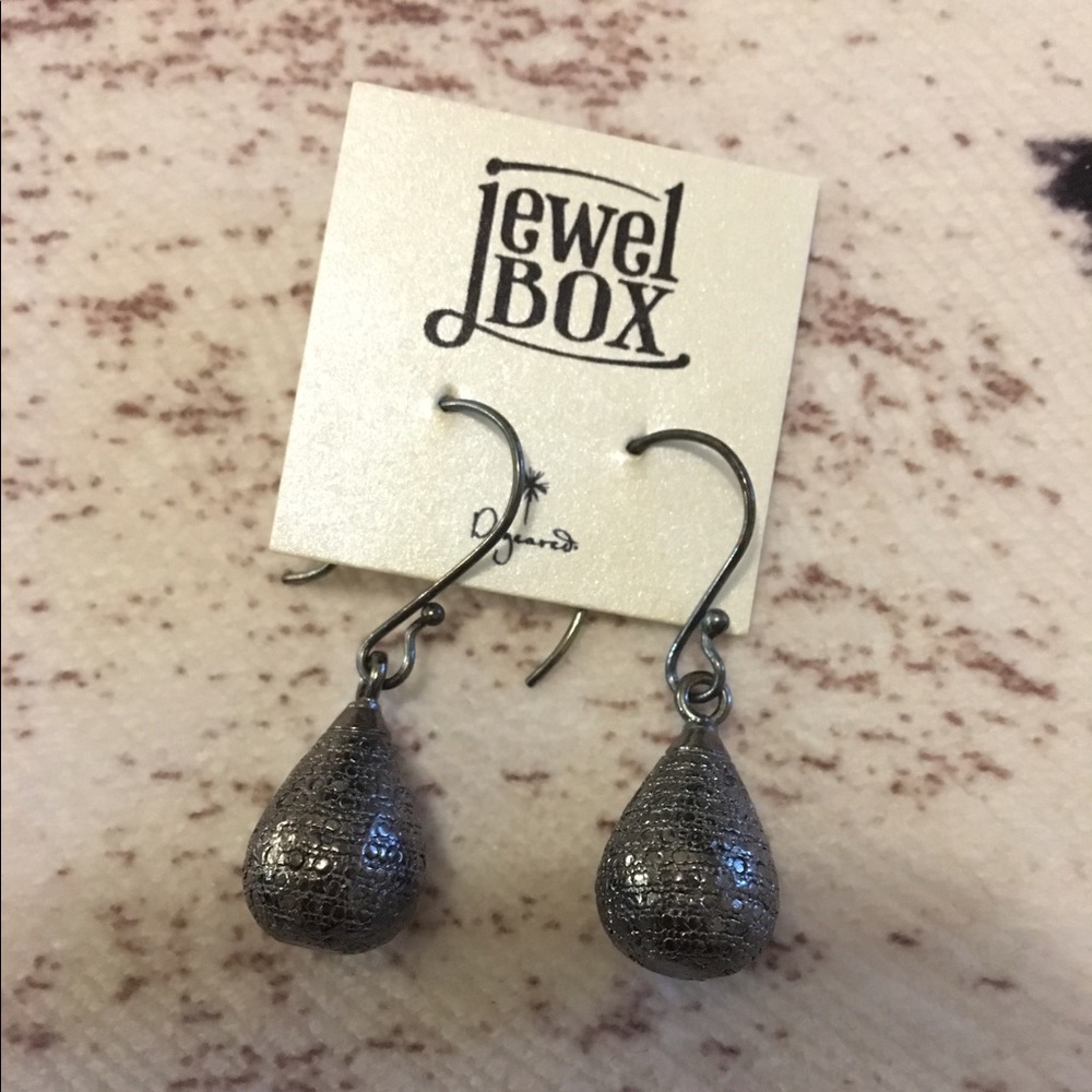 New Never worn Dogeared Jewelry earrings