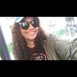 Meet your Posher, Isra