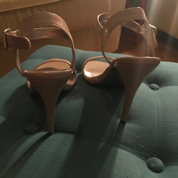 Steve Madden heels in Nude. Women's size 7. - Picture 3 of 4